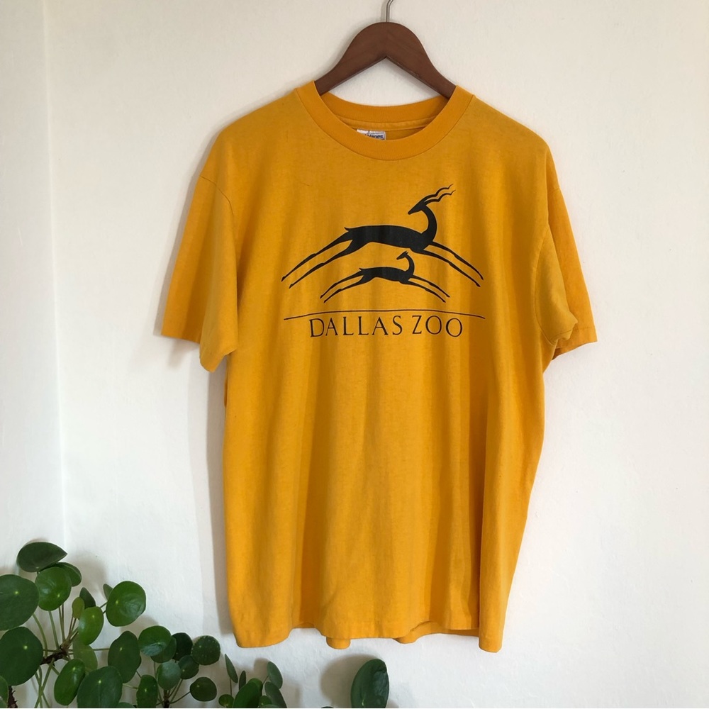 Vintage single stitch 90s graphic tee Dallas Zoo mustard yellow gold tshirt vtg